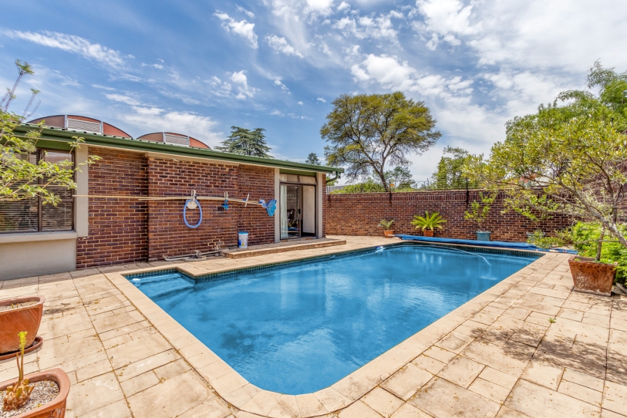 5 Bedroom Property for Sale in Darrenwood Gauteng