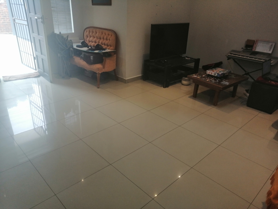 To Let 3 Bedroom Property for Rent in Helderkruin Gauteng