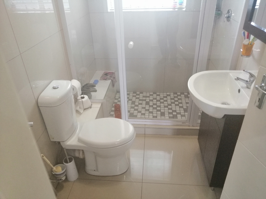 To Let 3 Bedroom Property for Rent in Helderkruin Gauteng