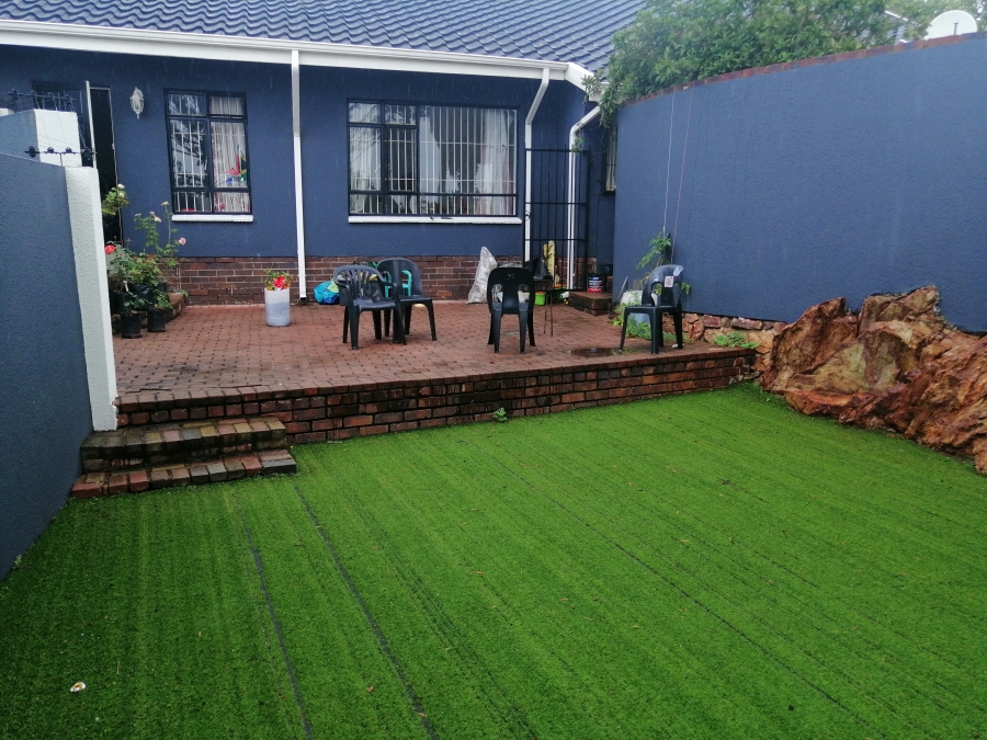 To Let 3 Bedroom Property for Rent in Helderkruin Gauteng