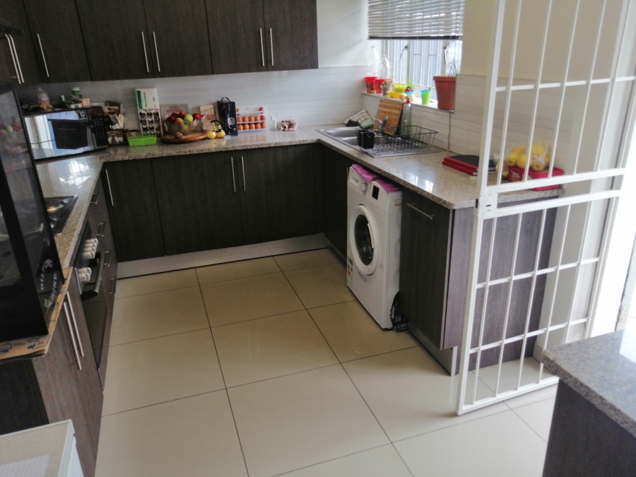 To Let 3 Bedroom Property for Rent in Helderkruin Gauteng