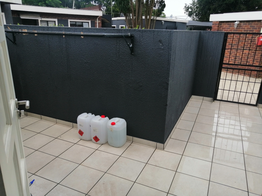 To Let 3 Bedroom Property for Rent in Helderkruin Gauteng