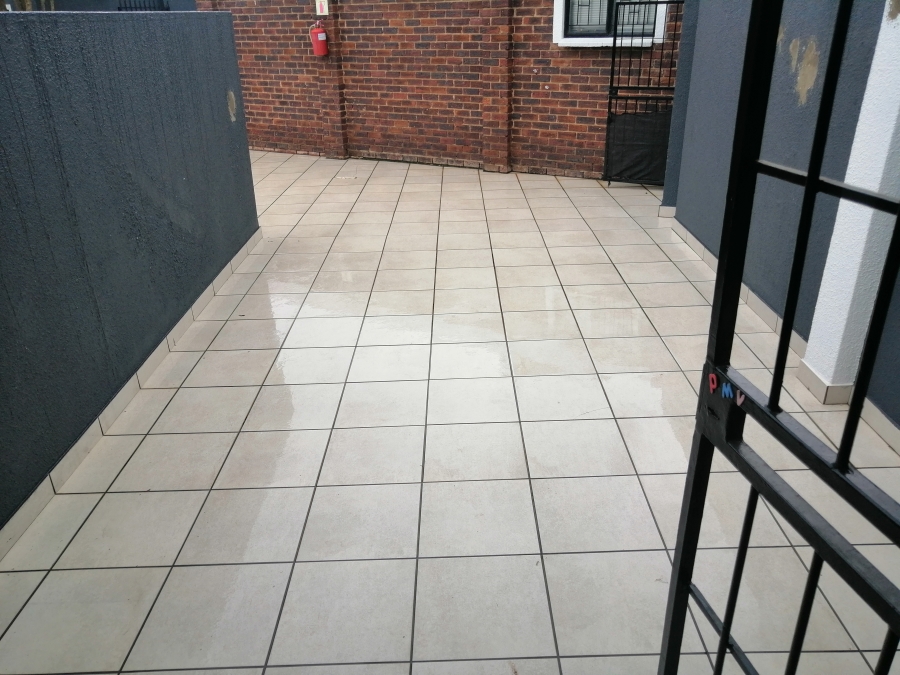 To Let 3 Bedroom Property for Rent in Helderkruin Gauteng