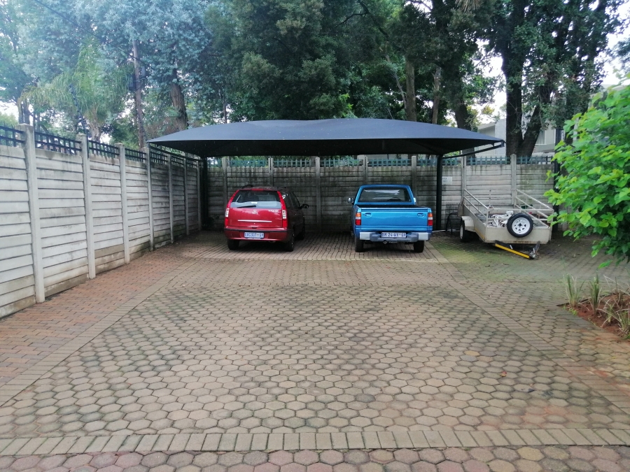 To Let 3 Bedroom Property for Rent in Helderkruin Gauteng