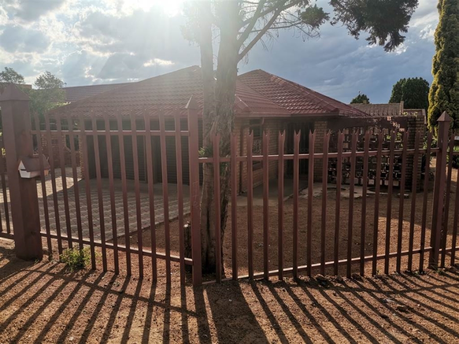 To Let 3 Bedroom Property for Rent in Soshanguve BB Gauteng