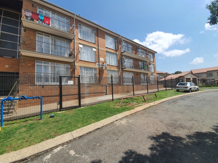 To Let 2 Bedroom Property for Rent in South Crest Gauteng