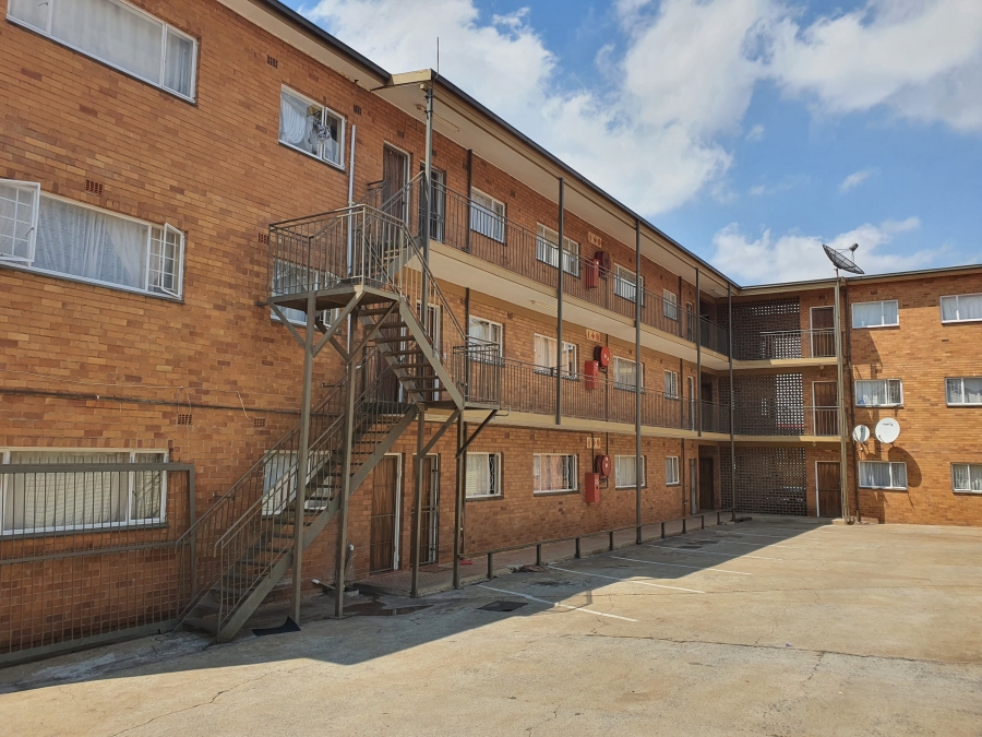 To Let 2 Bedroom Property for Rent in South Crest Gauteng