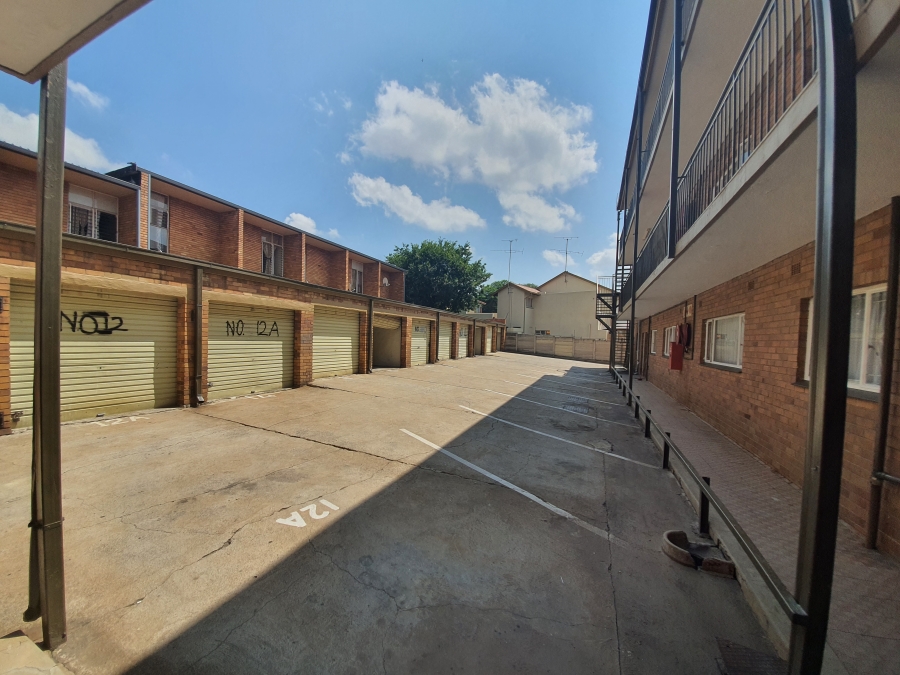 To Let 2 Bedroom Property for Rent in South Crest Gauteng