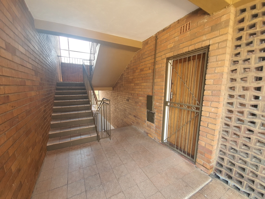 To Let 2 Bedroom Property for Rent in South Crest Gauteng