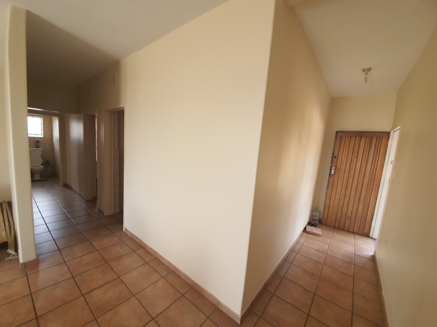 To Let 2 Bedroom Property for Rent in South Crest Gauteng