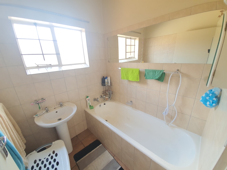 To Let 2 Bedroom Property for Rent in South Crest Gauteng