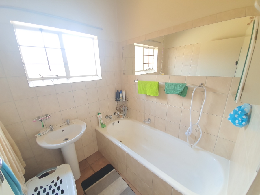 To Let 2 Bedroom Property for Rent in South Crest Gauteng