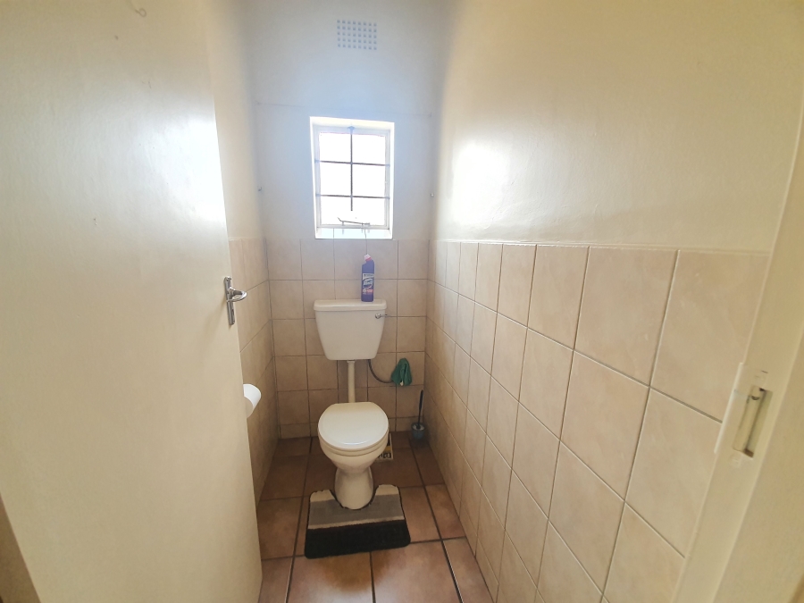 To Let 2 Bedroom Property for Rent in South Crest Gauteng