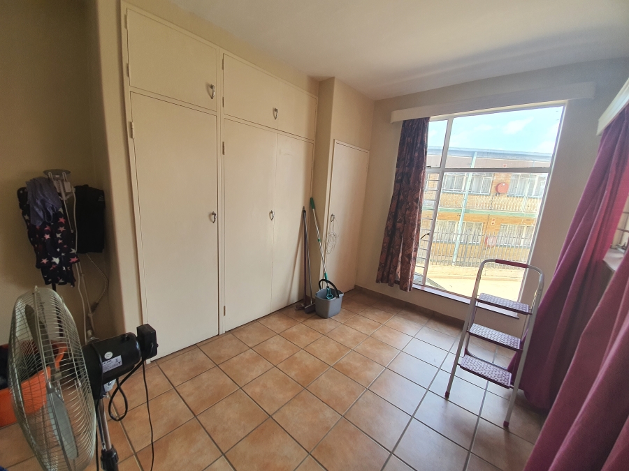 To Let 2 Bedroom Property for Rent in South Crest Gauteng