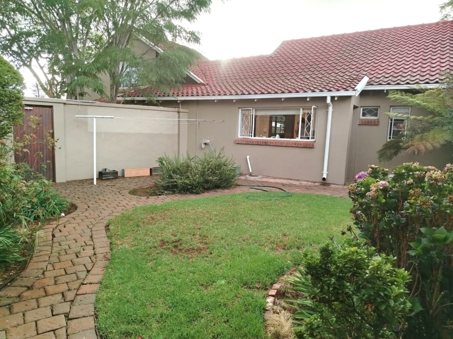 To Let 1 Bedroom Property for Rent in Parkmore Gauteng