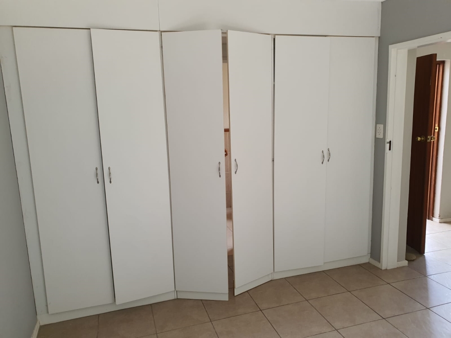 To Let 1 Bedroom Property for Rent in Parkmore Gauteng