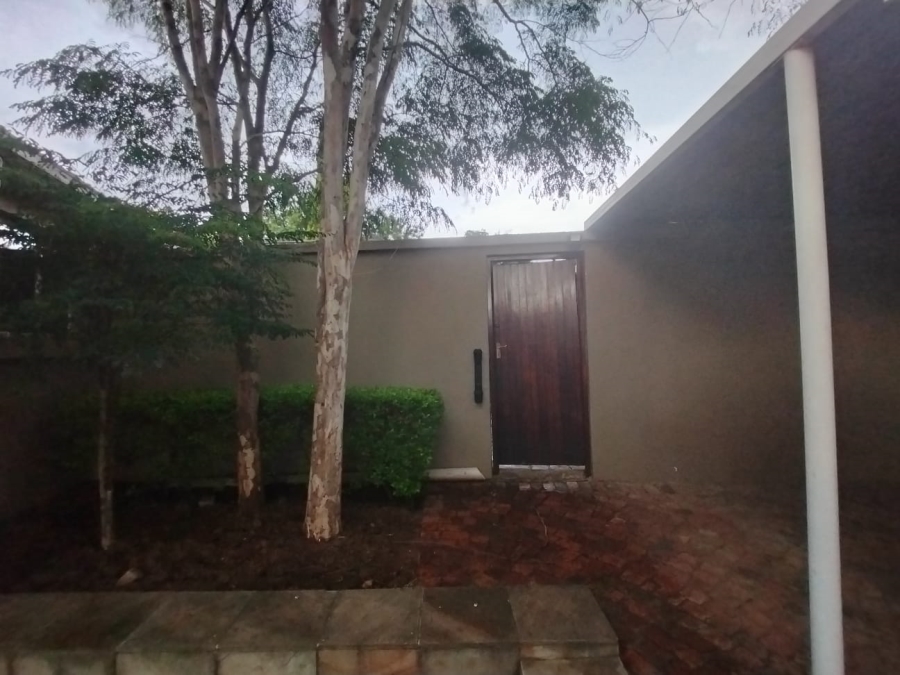 To Let 1 Bedroom Property for Rent in Parkmore Gauteng