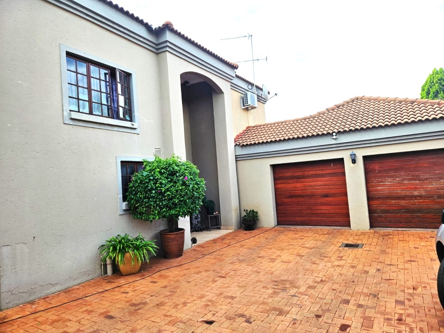 4 Bedroom Property for Sale in Montana Tuine Gauteng