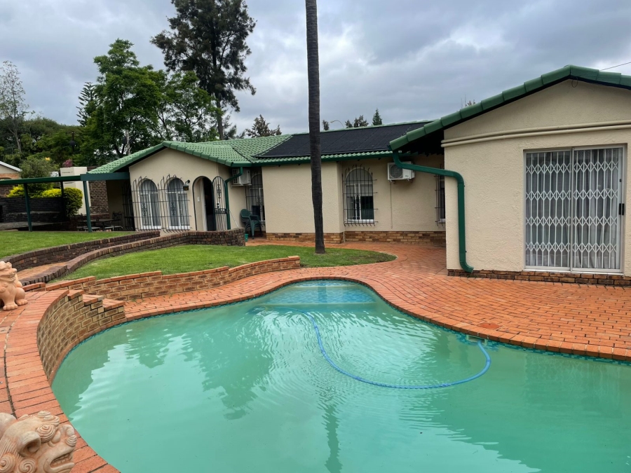 5 Bedroom Property for Sale in Wilgeheuwel Gauteng