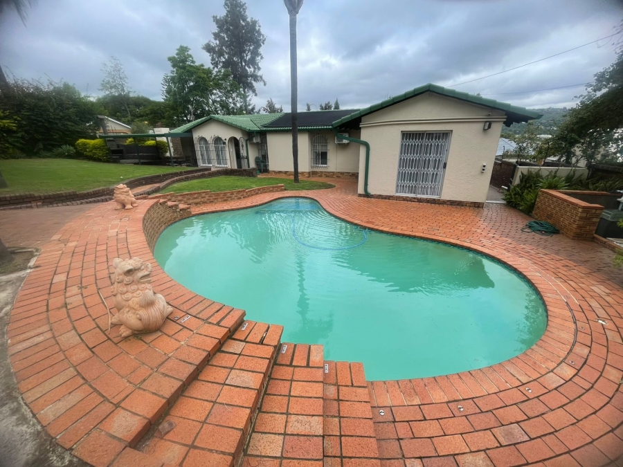 5 Bedroom Property for Sale in Wilgeheuwel Gauteng