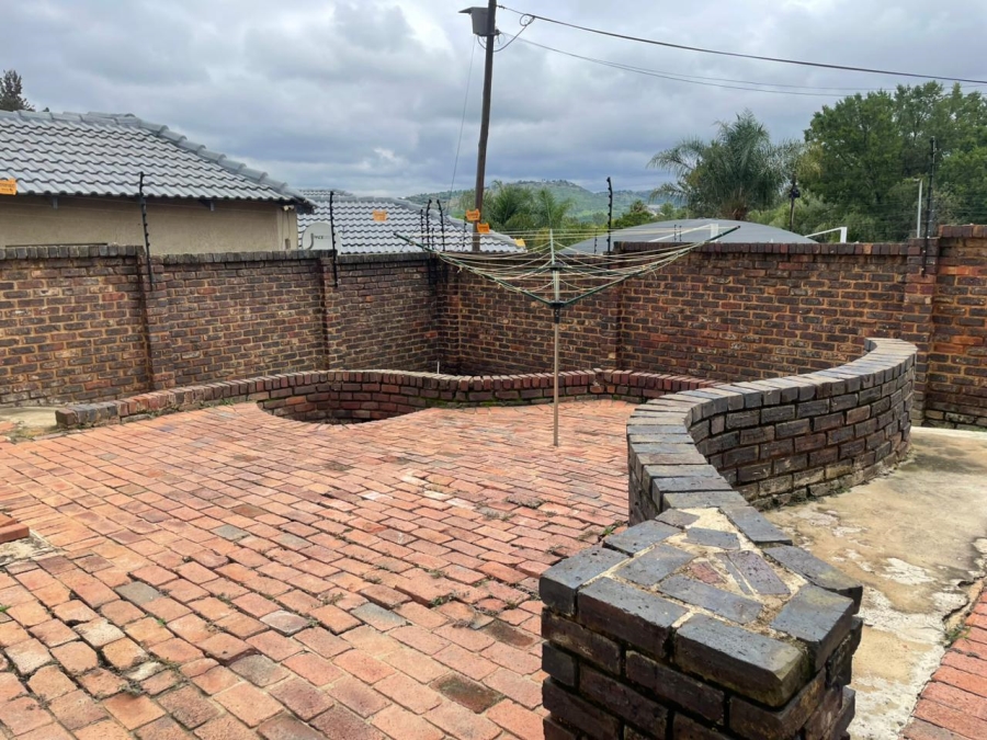 5 Bedroom Property for Sale in Wilgeheuwel Gauteng