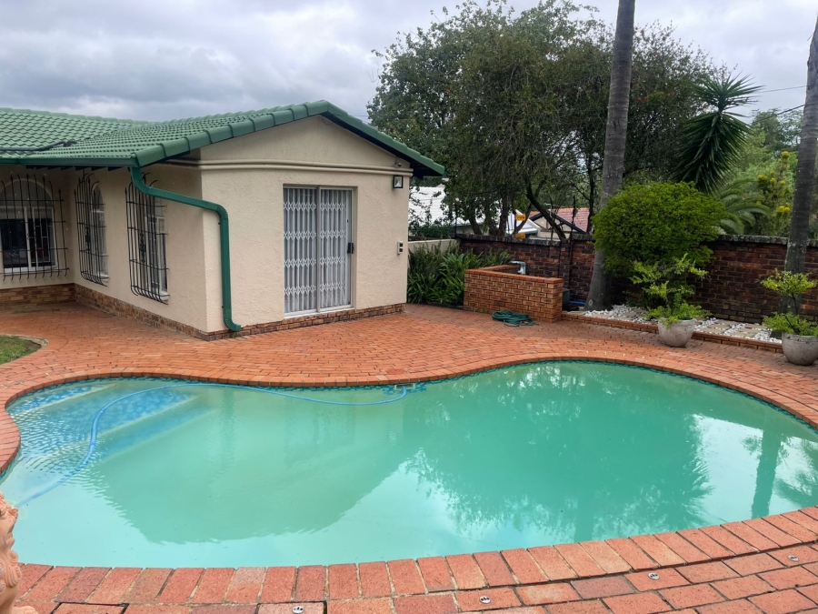 5 Bedroom Property for Sale in Wilgeheuwel Gauteng