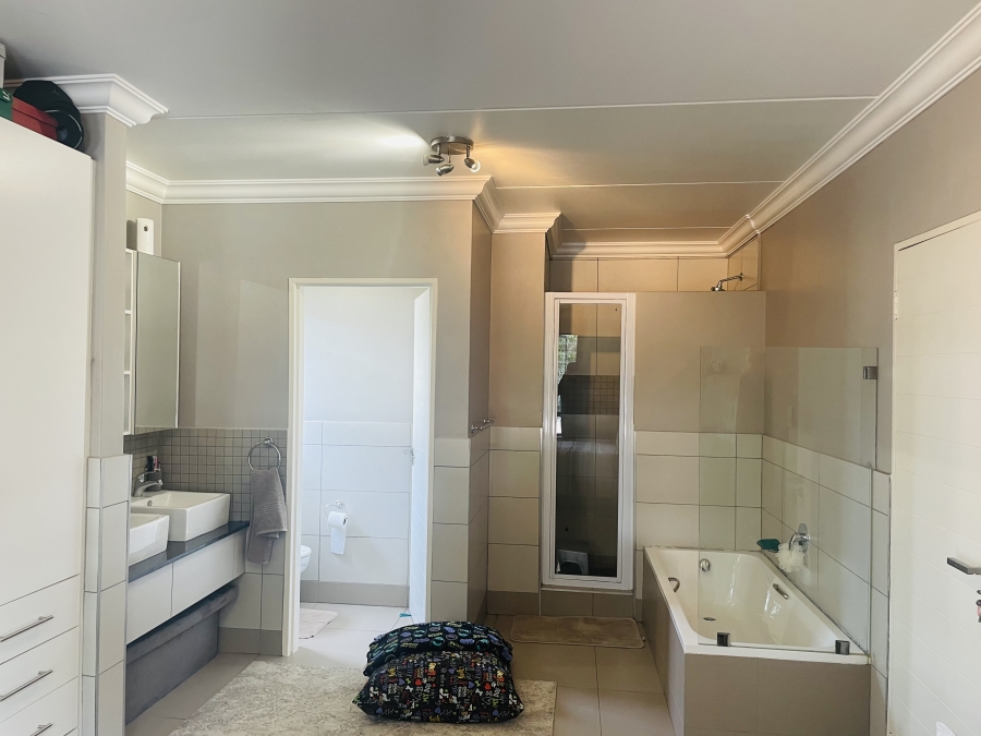 3 Bedroom Property for Sale in Chartwell Gauteng