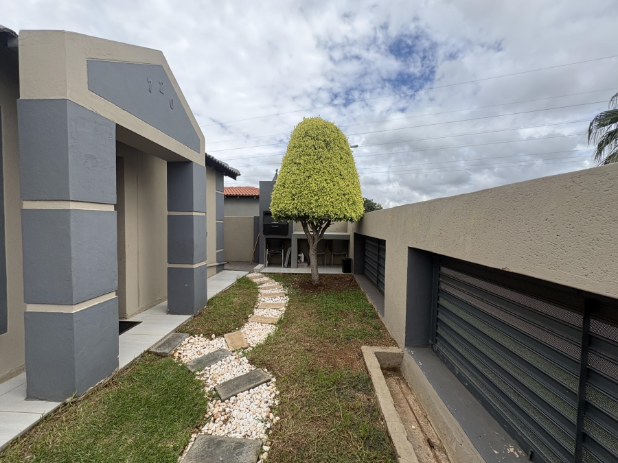 3 Bedroom Property for Sale in Rosslyn Gauteng