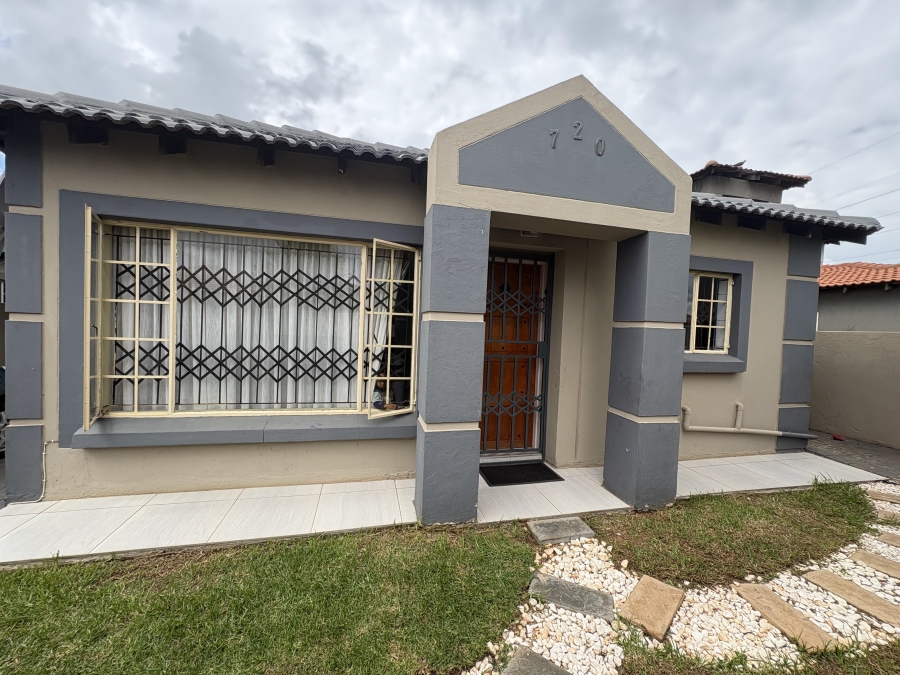 3 Bedroom Property for Sale in Rosslyn Gauteng