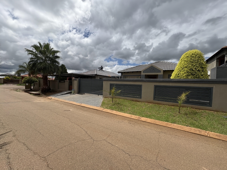 3 Bedroom Property for Sale in Rosslyn Gauteng