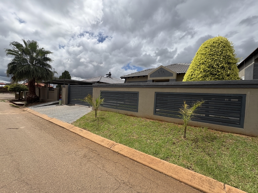 3 Bedroom Property for Sale in Rosslyn Gauteng