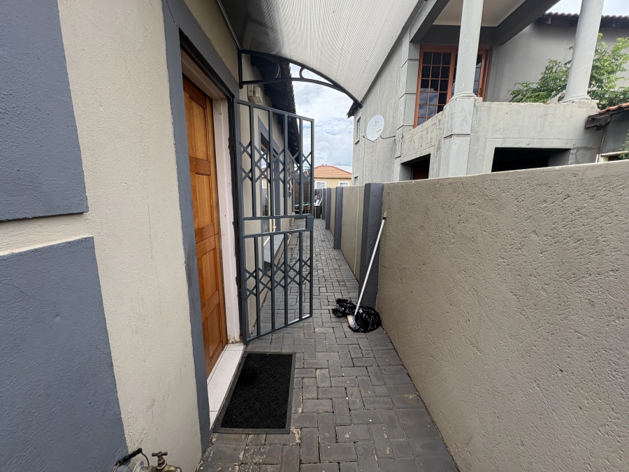 3 Bedroom Property for Sale in Rosslyn Gauteng