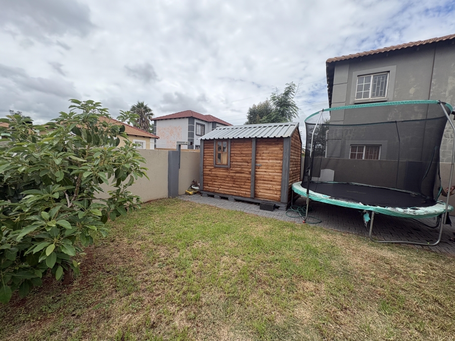 3 Bedroom Property for Sale in Rosslyn Gauteng