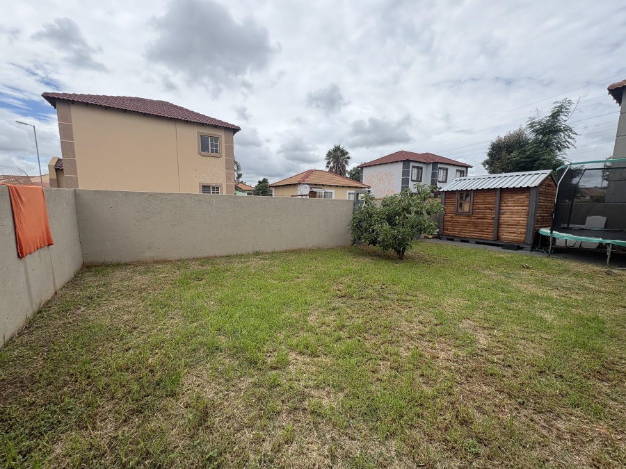 3 Bedroom Property for Sale in Rosslyn Gauteng