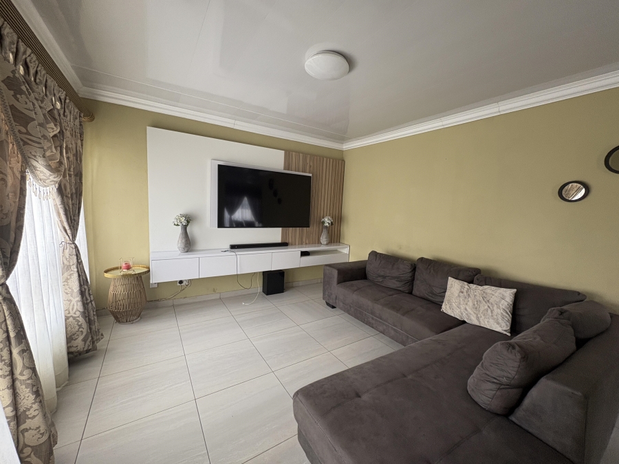 3 Bedroom Property for Sale in Rosslyn Gauteng