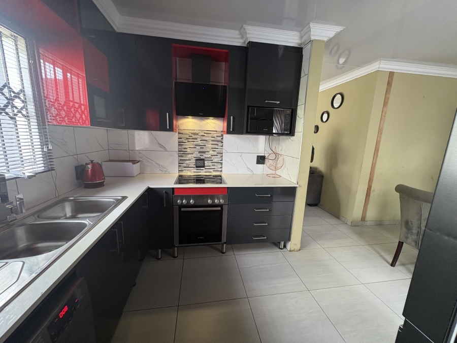 3 Bedroom Property for Sale in Rosslyn Gauteng