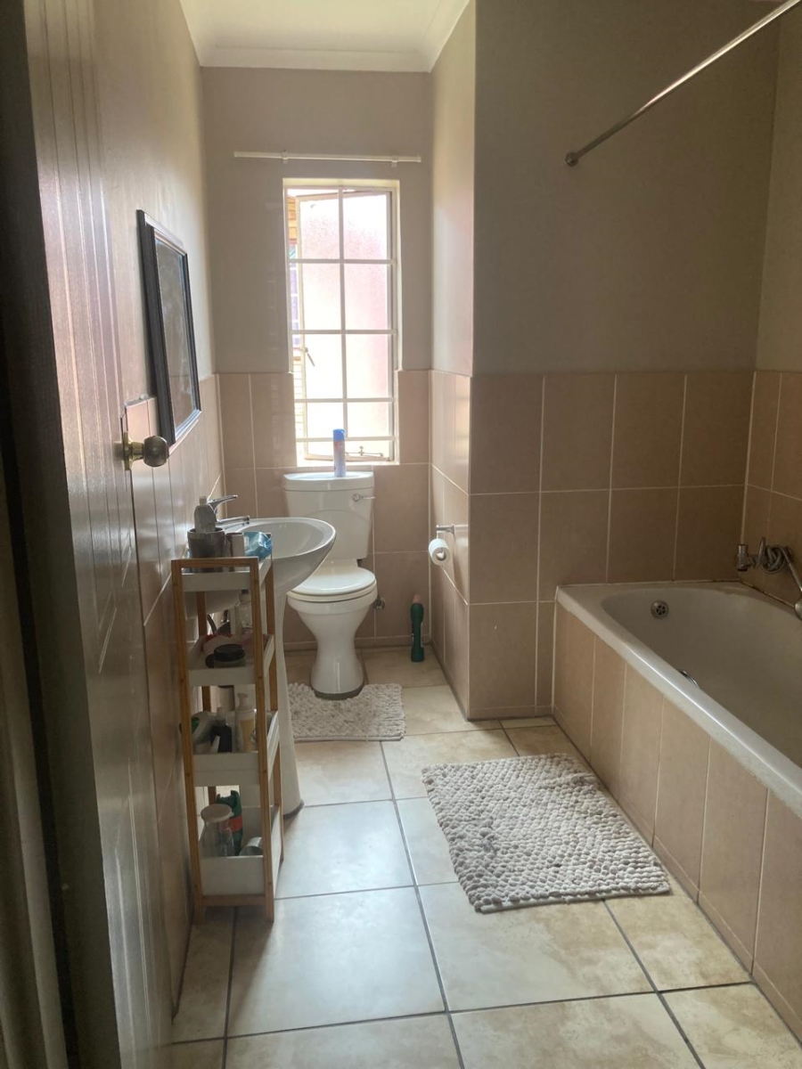 5 Bedroom Property for Sale in Willowbrook Gauteng