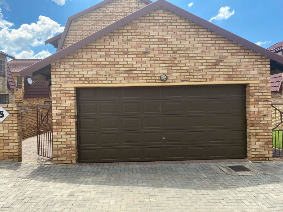 5 Bedroom Property for Sale in Willowbrook Gauteng