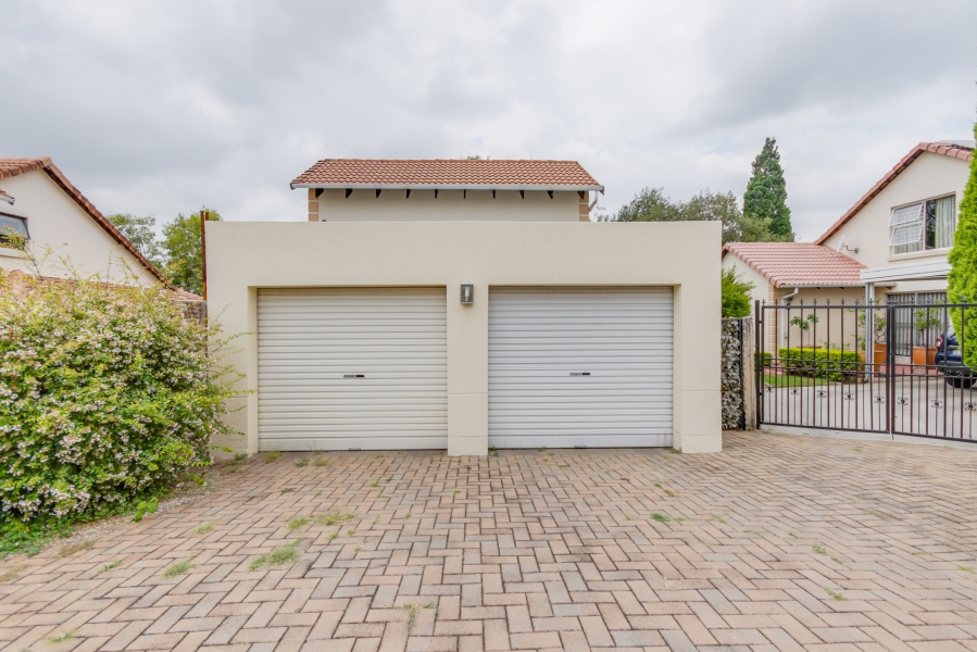 3 Bedroom Property for Sale in Buccleuch Gauteng