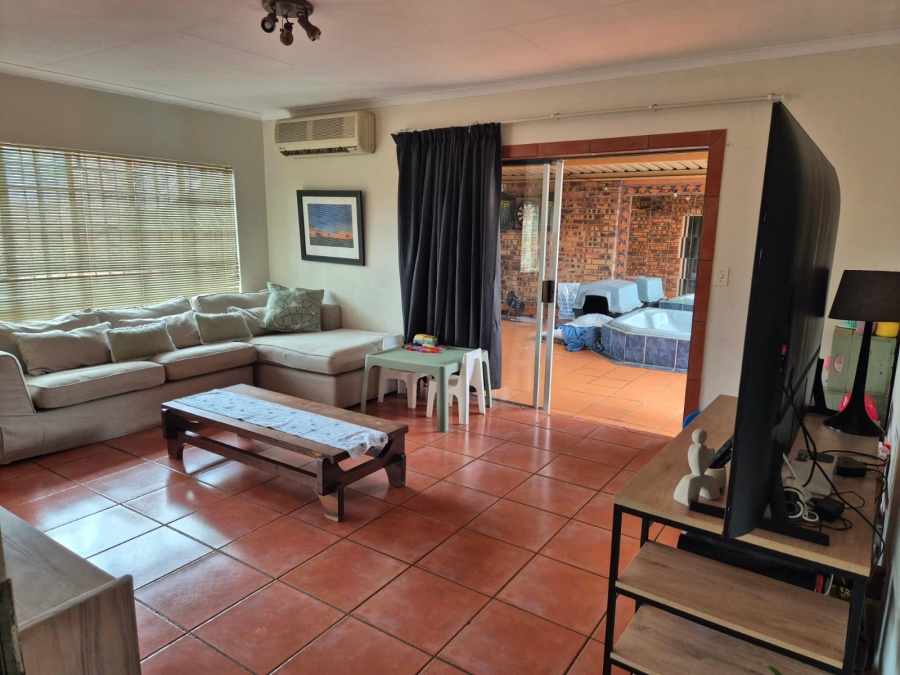 3 Bedroom Property for Sale in Eldoraigne Gauteng