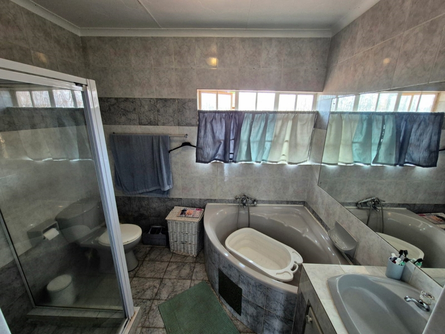 3 Bedroom Property for Sale in Eldoraigne Gauteng