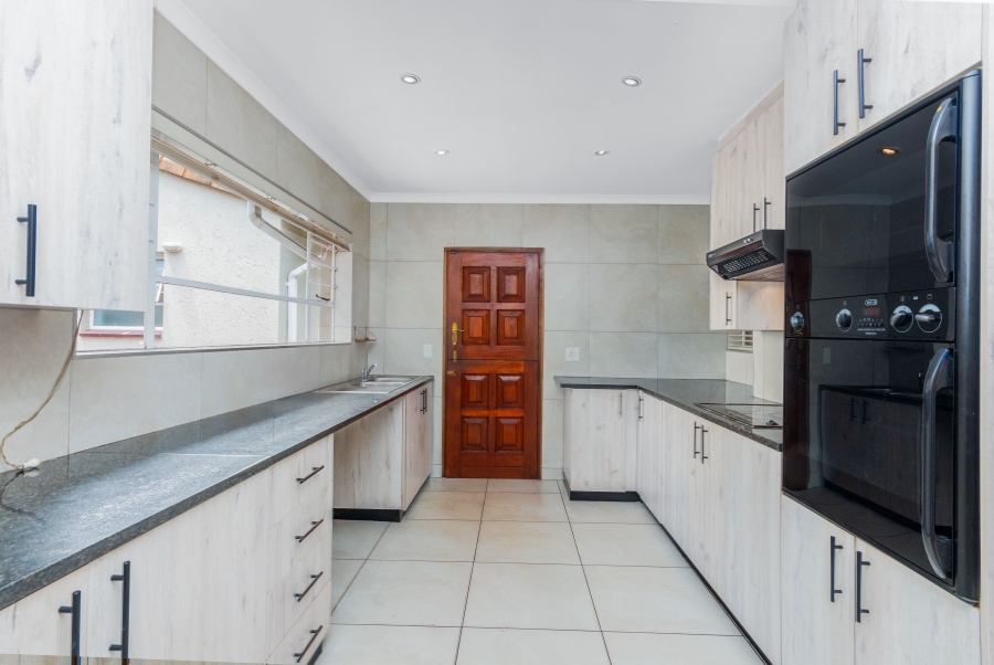 To Let 4 Bedroom Property for Rent in Fourways Gauteng