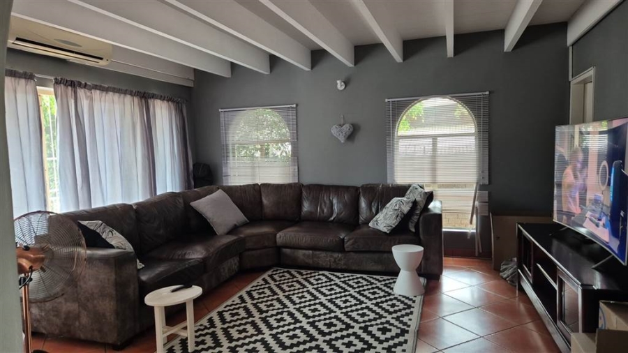 To Let 4 Bedroom Property for Rent in Eldoraigne Gauteng