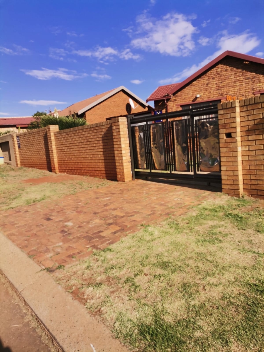 2 Bedroom Property for Sale in Vosloorus Gauteng