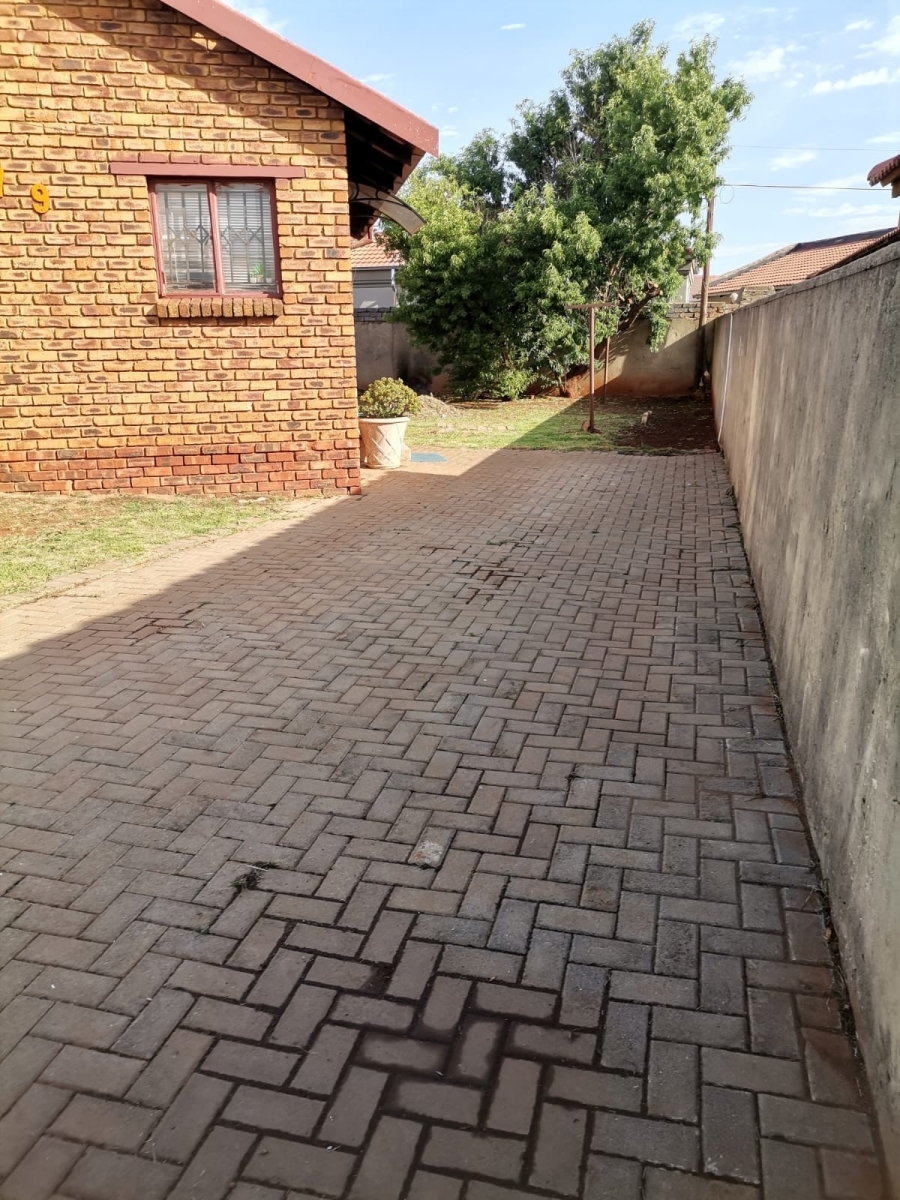 2 Bedroom Property for Sale in Vosloorus Gauteng