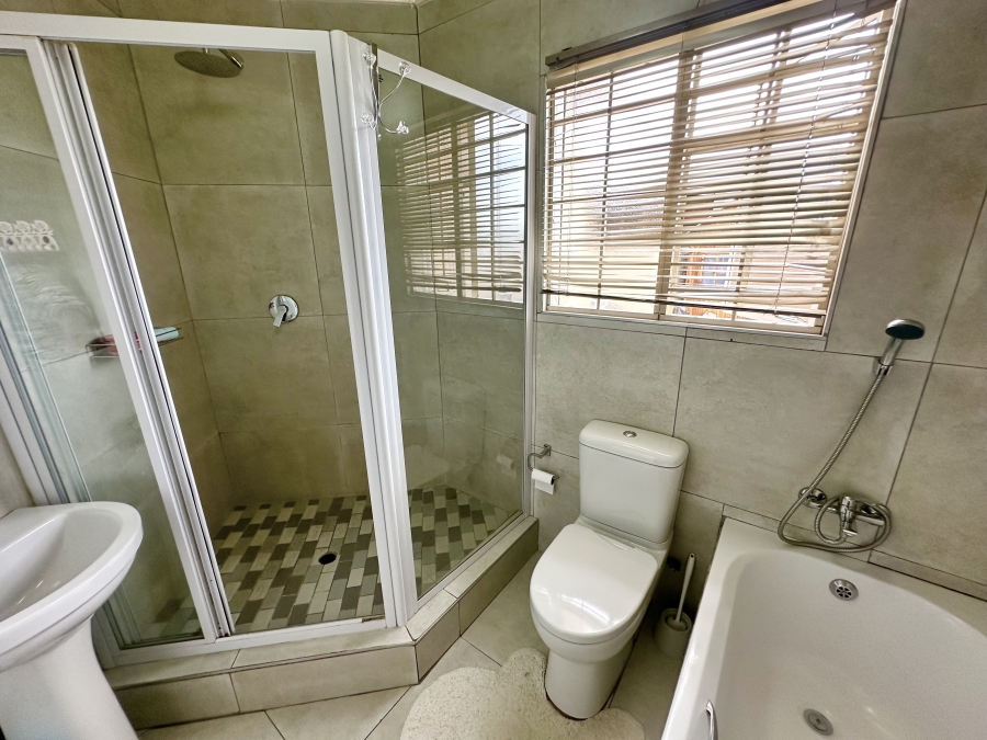 3 Bedroom Property for Sale in Heuwelsig Estate Gauteng