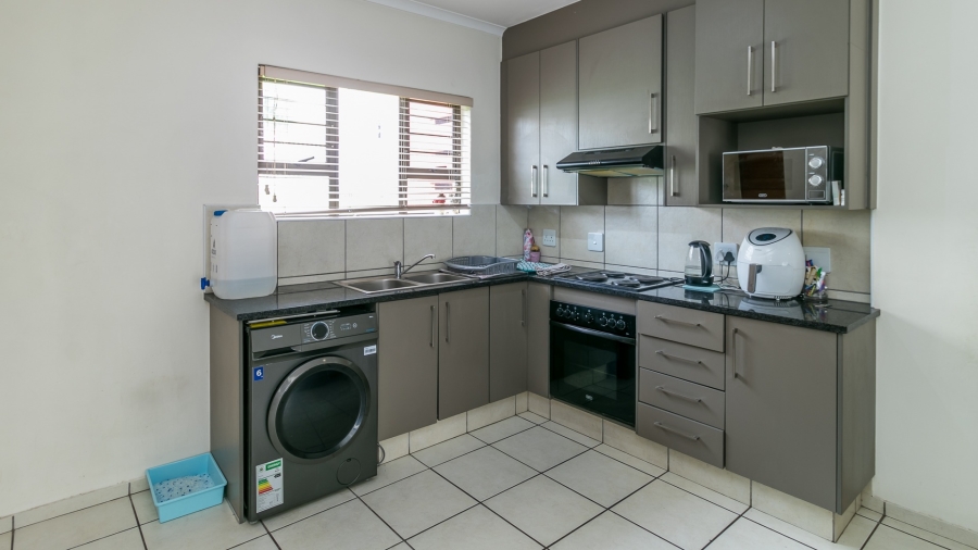 To Let 2 Bedroom Property for Rent in Barbeque Downs Gauteng