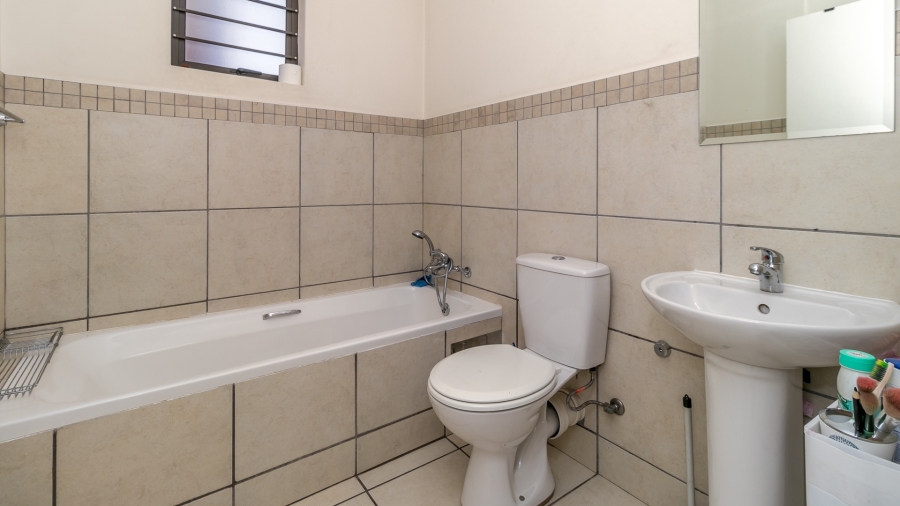 To Let 2 Bedroom Property for Rent in Barbeque Downs Gauteng