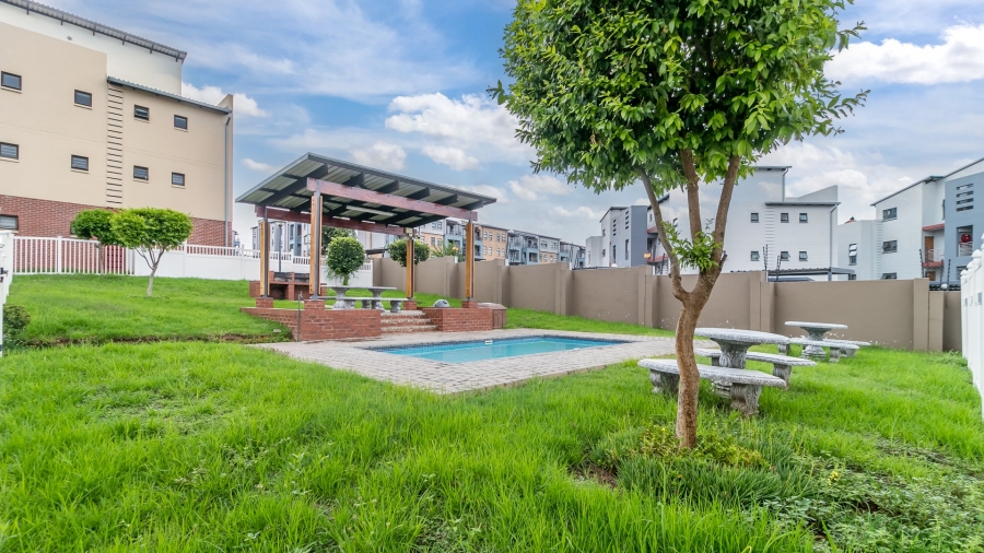 To Let 2 Bedroom Property for Rent in Barbeque Downs Gauteng