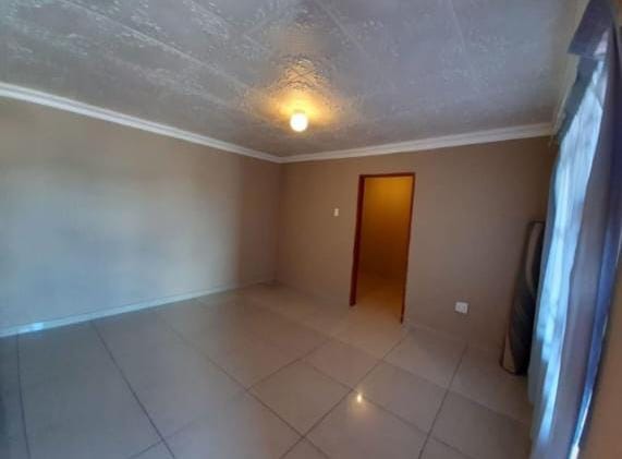 6 Bedroom Property for Sale in Diepkloof Zone 4 Gauteng